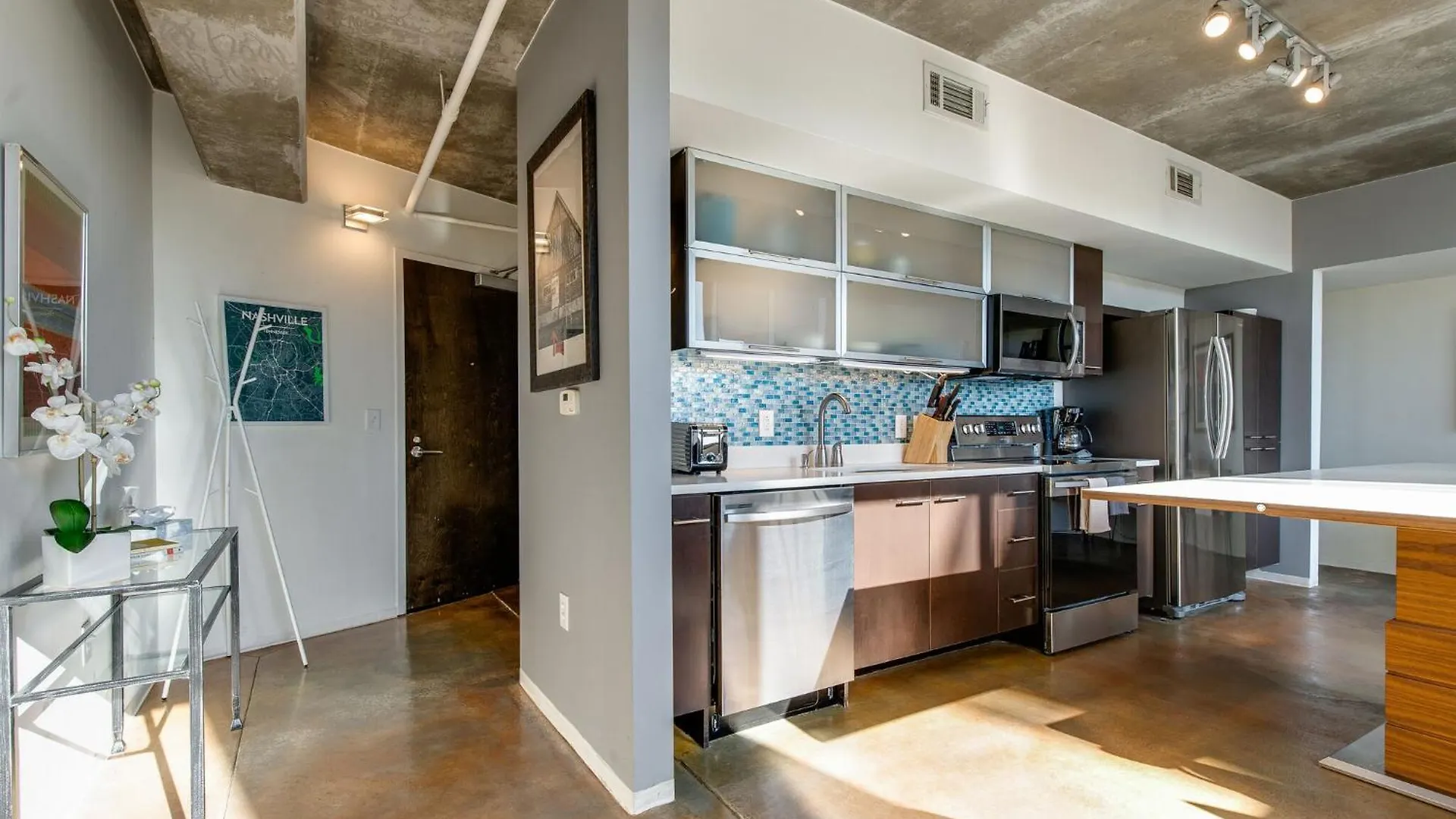 Artsy Chic 1Br Condo 30Day Min With Wifi Ac Parking Tv Furnished Rooftop Nashville